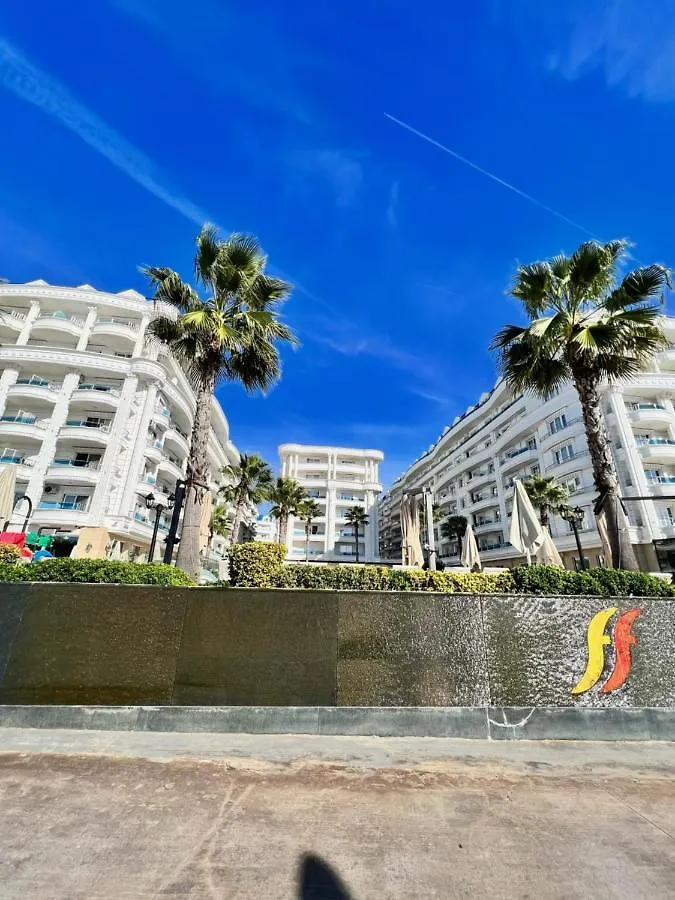 Fafa Deluxe Apartmentss kontakt